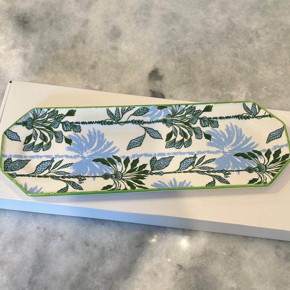Lilly Pulitzer Green and Blue Leaf Platter Set - Picture 5 of 11